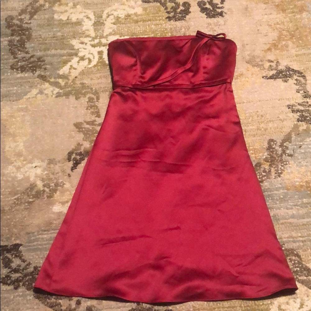Stunning Satiny Sleevless & Strapless Red Dress